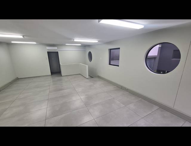 212M² WAREHOUSE TO LET IN RIVERHORSE VALLEY